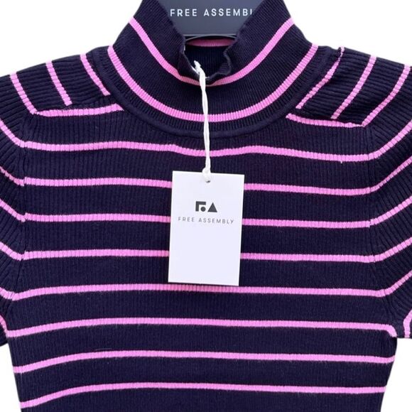 Free Assembly Tops - Cozy Yarn Mock Neck Sweater Short Sleeves Lightweight Size S